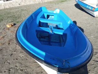 Barco de recreo blanco