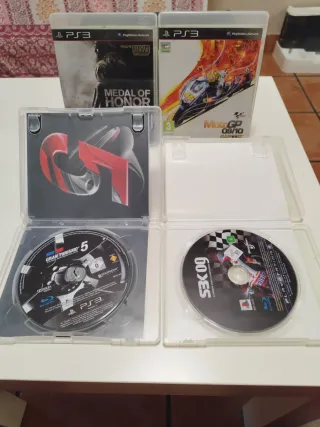 Lote 4 Giochi PS3 + Mando DualShock 4 in regalo.