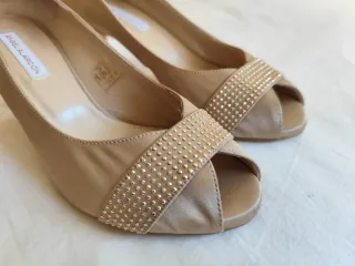 Zapatos salón nude adornos pedrería T.39