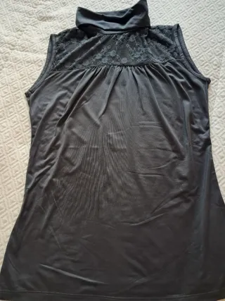 Camiseta sin mangas cuello alto encaje