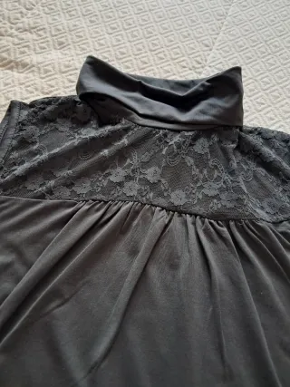 Camiseta sin mangas cuello alto encaje