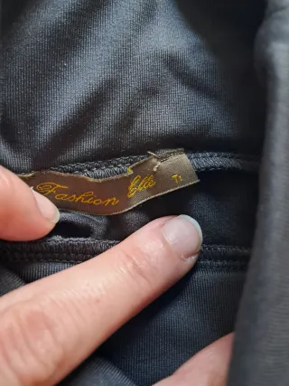 Camiseta sin mangas cuello alto encaje