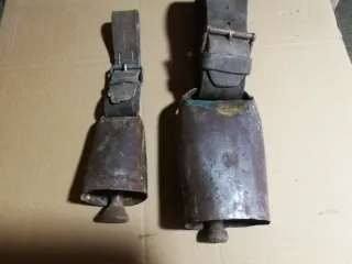 2 Cencerros Antiguos con Correa