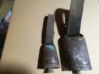 2 Cencerros Antiguos con Correa