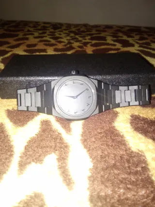 Reloj Negro y Gris