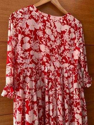 Vestido floral rojo y blanco
