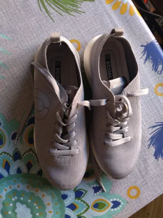 Zapatillas Ecoalf grises y blancas