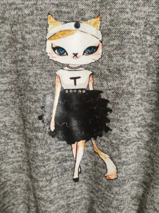 Vestido gris con estampado de gato