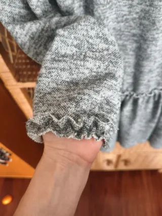 Vestido gris con estampado de gato