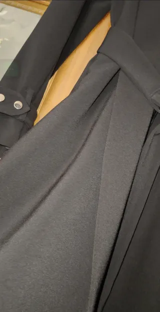 Abrigo chaqueta larga,levita fluida  elegante Negr