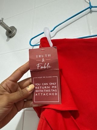 Mono rojo palabra de honor con cinturón