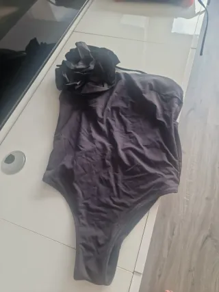 Lote 5 bañadores  2- negro -azul - animal- caldera