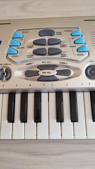 PIANO musical PLAY ON