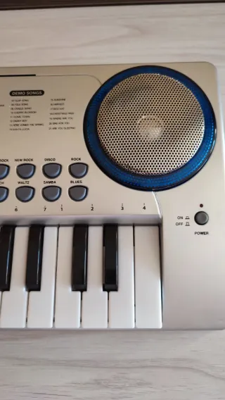 PIANO musical PLAY ON