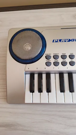 PIANO musical PLAY ON