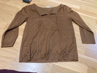 Camiseta manga larga con bordado