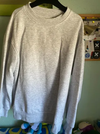 Sudadera gris sin capucha chica