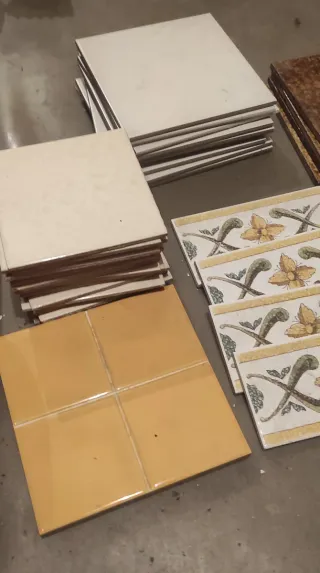 Lote de azulejos variados