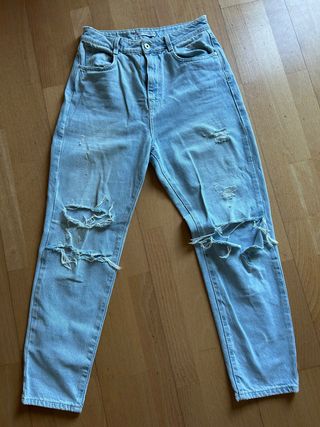 Vaqueros Zara desgastados azul cielo