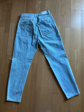 Vaqueros Zara desgastados azul cielo