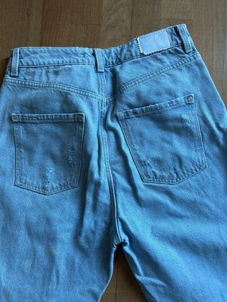 Vaqueros Zara desgastados azul cielo