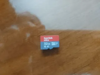 Nintendo Switch Viola/Giallo + 2 Giochi