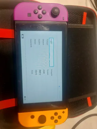 Nintendo Switch Viola/Giallo + 2 Giochi