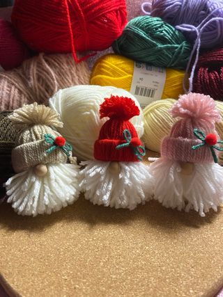 Gnomi di lana fatti a mano