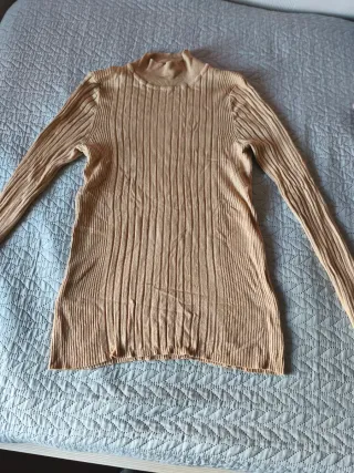 Camiseta de canalé beige cuello medio