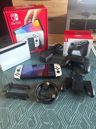 Nintendo Switch OLED Bianca e Nera