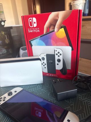Nintendo Switch OLED Bianca e Nera