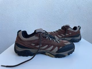 Zapatos Merrell Marrones y Beige