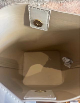 Bolso de hombro de color blanco roto