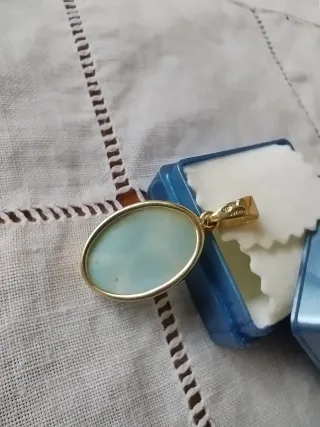 Colgante Oro 18K con Piedra Larimar Azul