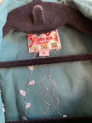 Vestido cruzado verde bordado, muy elegante