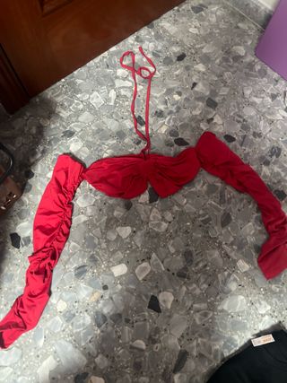Top Rojo Ajustado con Mangas
