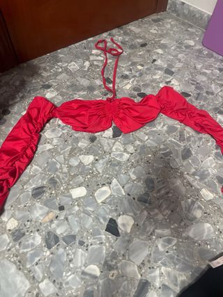 Top Rojo Ajustado con Mangas