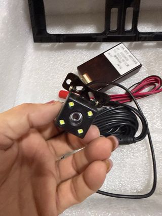 Pantalla de coche negra, con cámara trasera