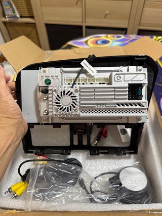 Pantalla de coche negra, con cámara trasera