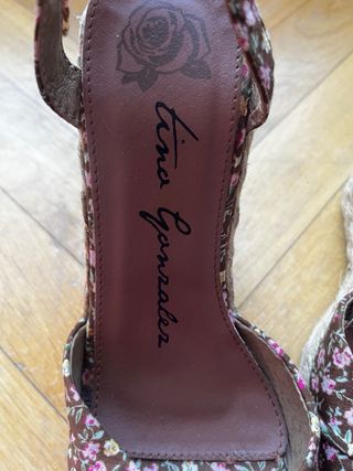 Sandalias cuña flores Tino Gonzalez