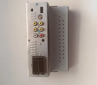 Pantalla con cámara y mando para coche