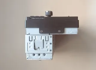 Pantalla con cámara y mando para coche