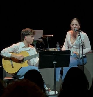 Profesor música (guitarra, bajo, contrabajo)