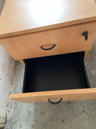 Cajonera de madera con ruedas