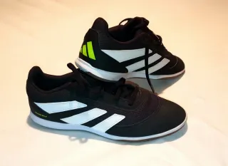 Zapatillas Adidas Fútbol Sala Negras y blancas.