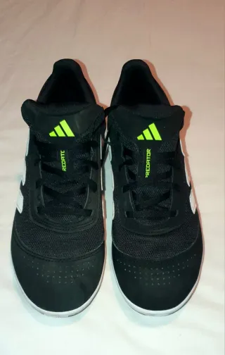 Zapatillas Adidas Fútbol Sala Negras y blancas.