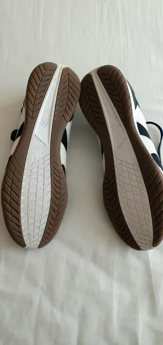 Zapatillas Adidas Fútbol Sala Negras y blancas.