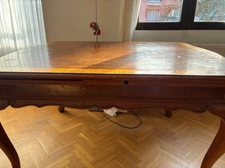 Mesa de comedor de nogal/caoba + 4 sillas