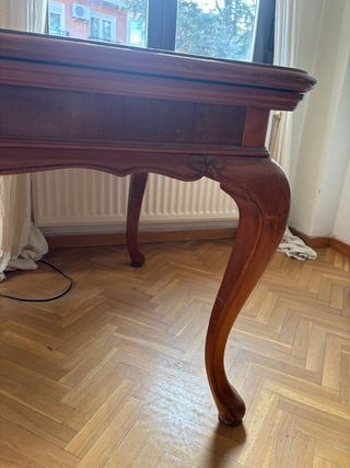 Mesa de comedor de nogal/caoba + 4 sillas