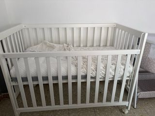 Cuna bebé blanca con colchón